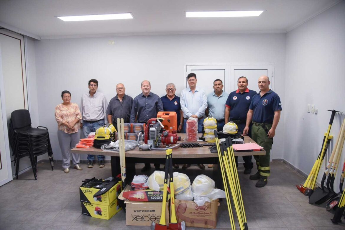 Brigadas forestales de la provincia recibieron equipamiento