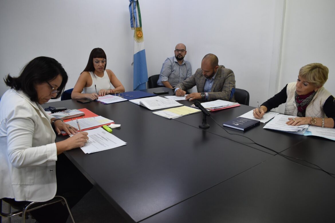 Analizan proyectos para modificar el reglamento interno de la Legislatura