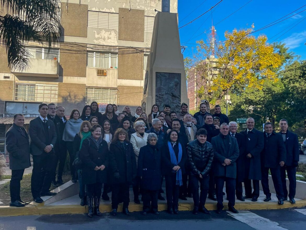 El Municipio de Resistencia conmemoró el Día del Ceremonial Argentino con el izamiento en el mástil mayor