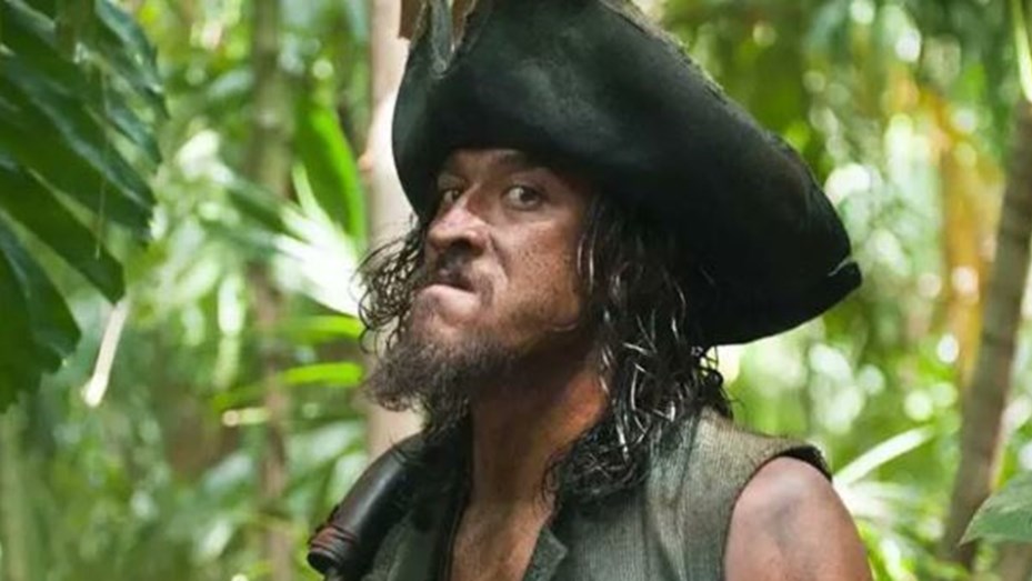 Murió un actor de “Piratas del Caribe” tras ser atacado por un tiburón mientras surfeaba en Hawái