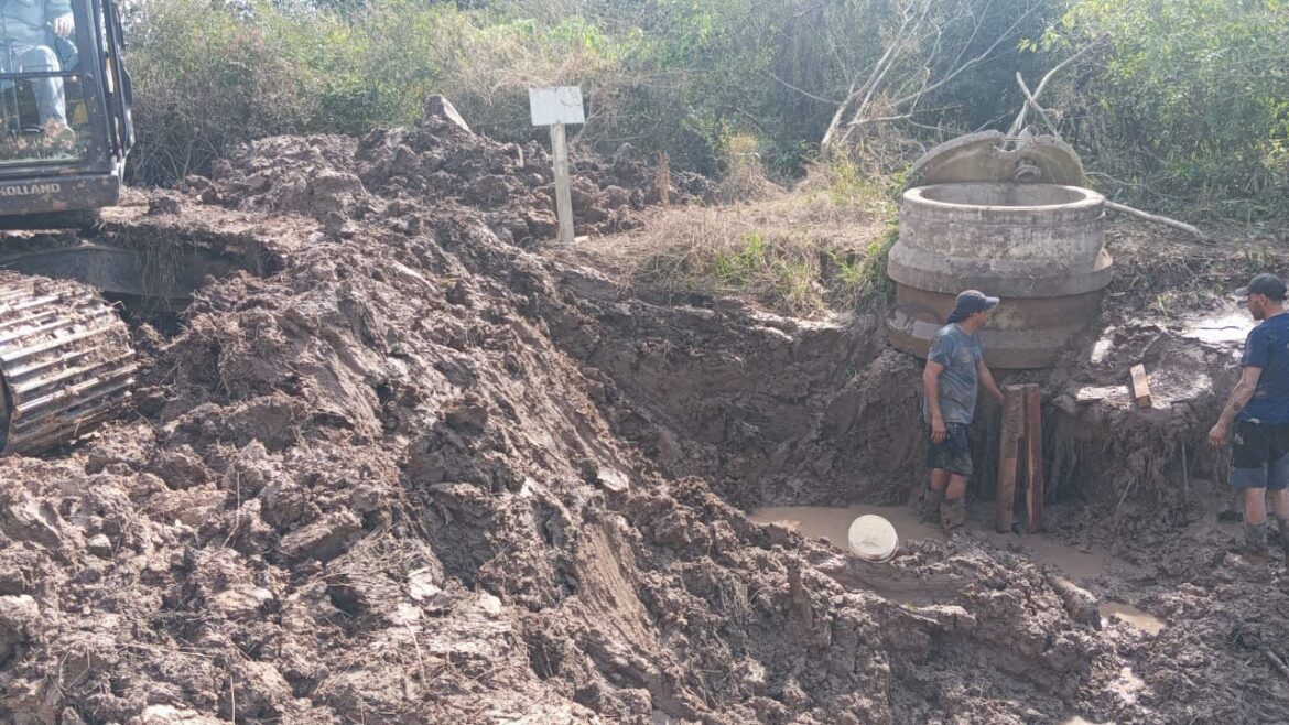 Repararon una cañería perteneciente al acueducto de siete localidades en Presidencia Roca