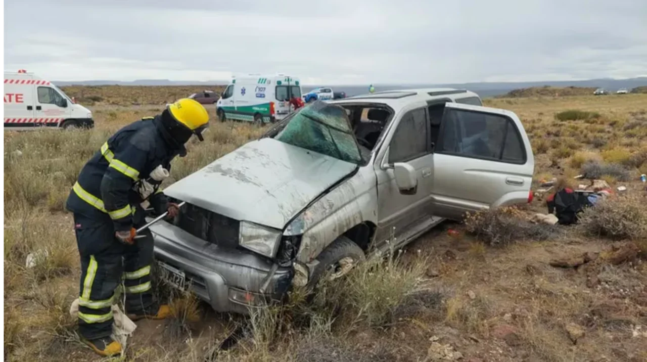 Neuquén: volvían de las vacaciones, volcaron en la ruta y murió una acompañante